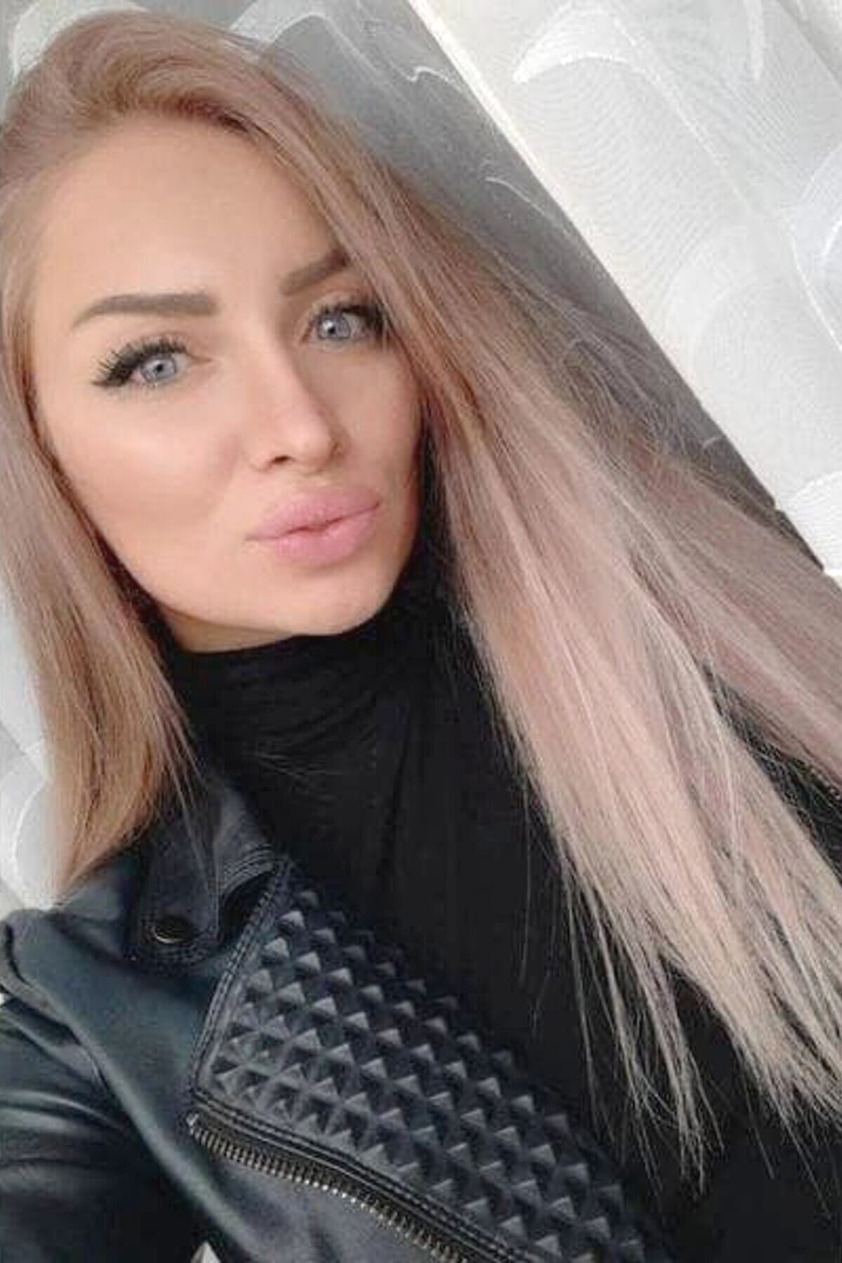 Date Ukrainian Women Krystsina, age 28 with ID: 1083565