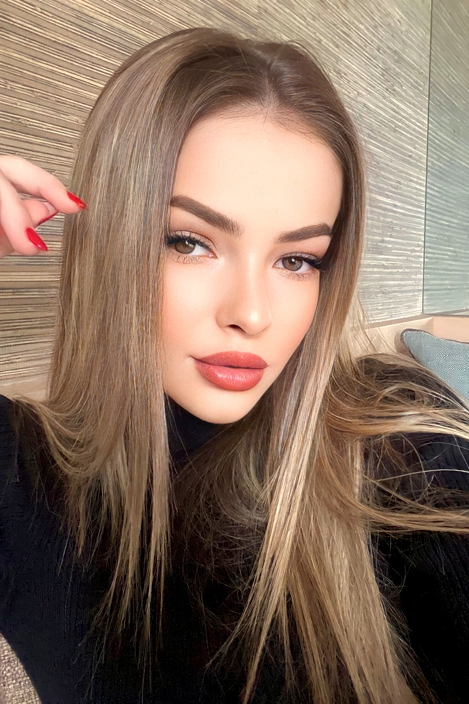 Date Ukrainian Women Monica, age 21 with ID: 1604926